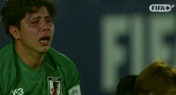 老泪纵横！日本U20惨遭法国加时绝杀，稠密日本球员瘫倒在球场